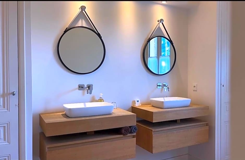 Aux Tourelles 1888 - Tres Proche Lyon #Clim #Piscine #Netflix #Parking Payant Securise