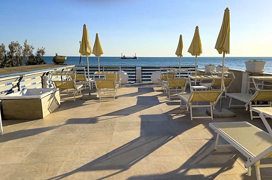 Hotel Cecina Beach