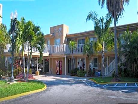 The Bayside Inn & Marina