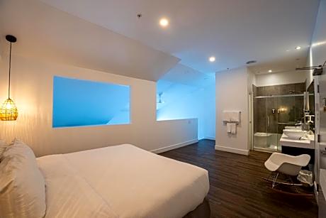 King Suite with Sofa Bed and Balcony - Non-Smoking