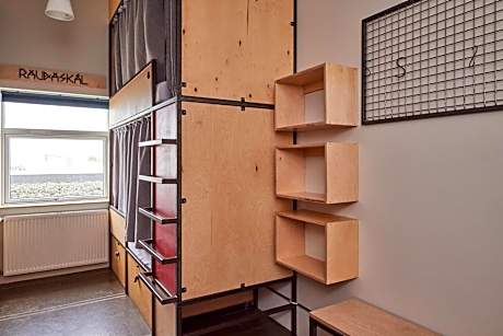 Bed in 6-Bed Mixed Dormitory Room