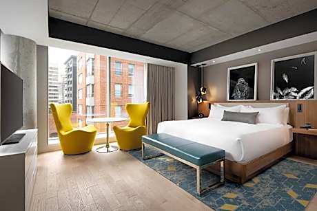 Deluxe Corner King Room