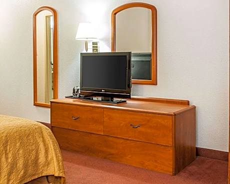 1 King Bed, Nonsmoking