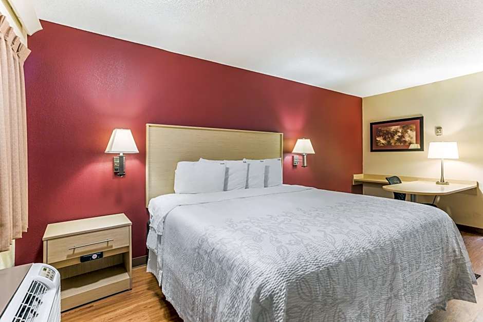 Red Roof Plus Nashville North - Goodlettsville