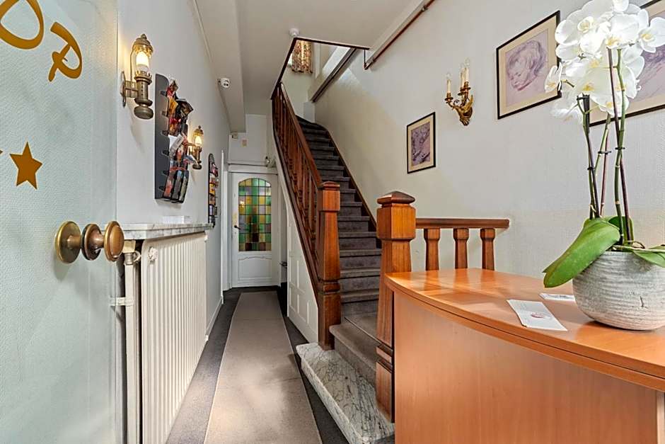 Gillis Eight Guest Rooms by Romy&Travis