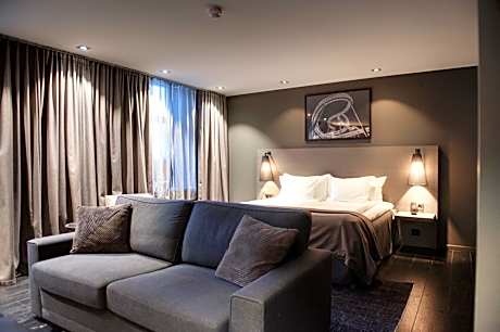 Deluxe Family Room (2 Adults + 2 Children)