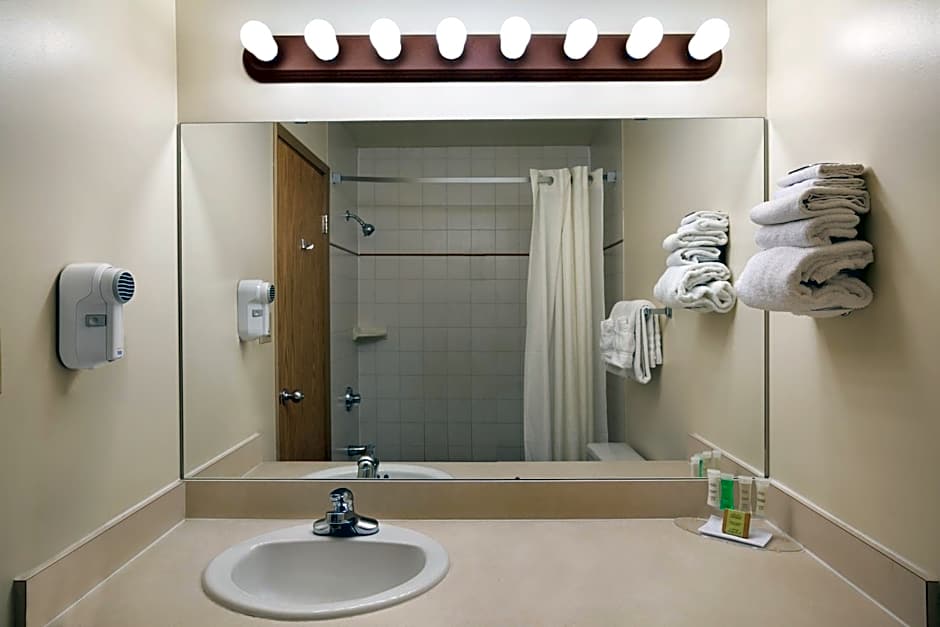 Super 8 by Wyndham Slave Lake AB