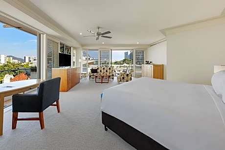 Junior King Suite City Views 1 King Bed With Double Spa