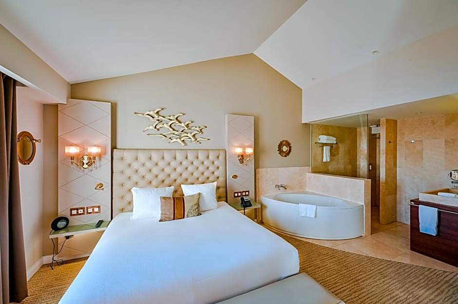 Grand Hotel Des Sablettes Plage, Curio Collection By Hilton