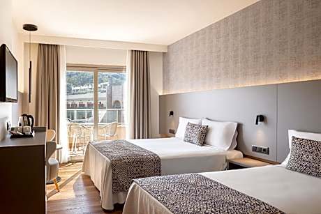 Triple Room with Pool View