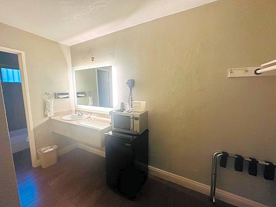 Casa Blanca Hotel & Suites Orange SR-55 Freeway, Near Honda Center, Chapman University, Disneyland