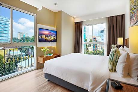 1-Bedroom City View Apartment with Double Bed