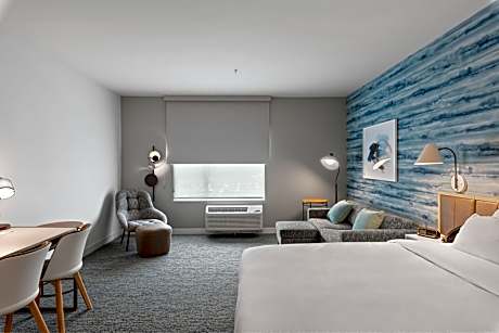 Larger Studio, 1 King, Sofa bed