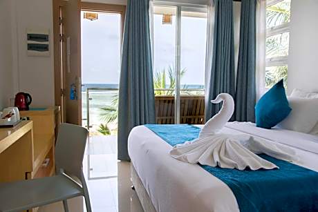 Deluxe Oceanfront Queen