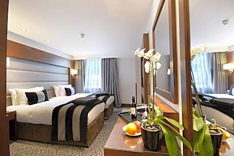 Park Grand Paddington Court