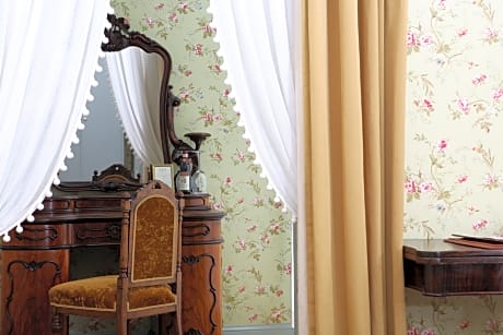 Double or Twin Deluxe