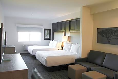 Queen Suite with Two Queen Beds and Roll-in Shower - Disability Access