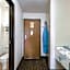 Econo Lodge Inn & Suites