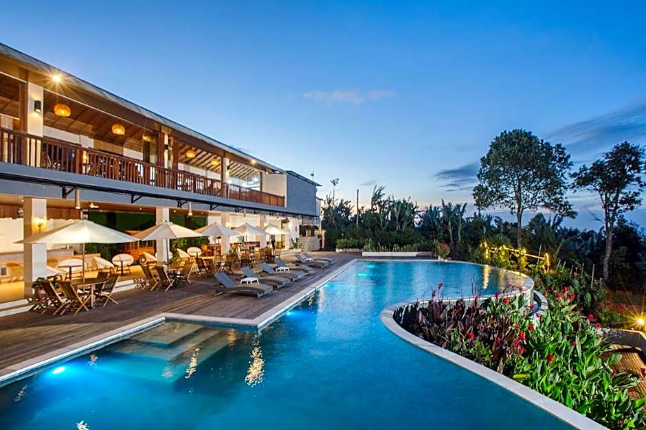 Giriwood Hotel & Villa