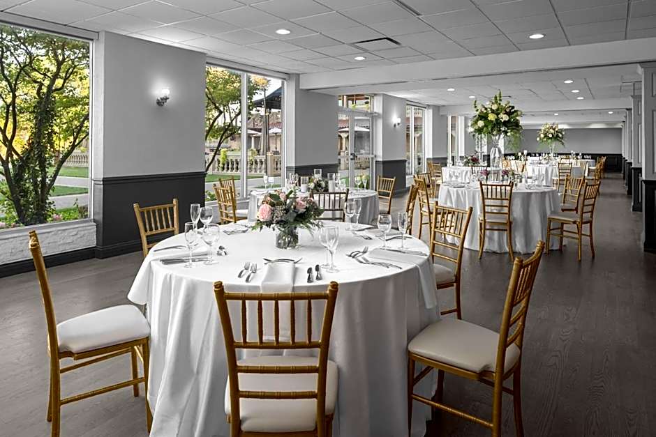 The Drake Oak Brook, Autograph Hotels