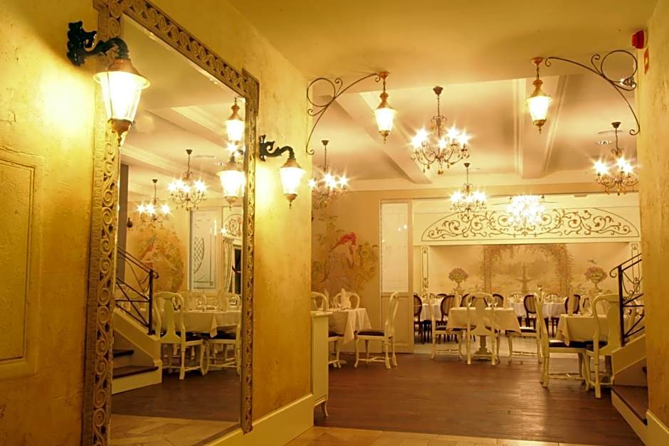 Villa Estera - Hotel & Restauracja