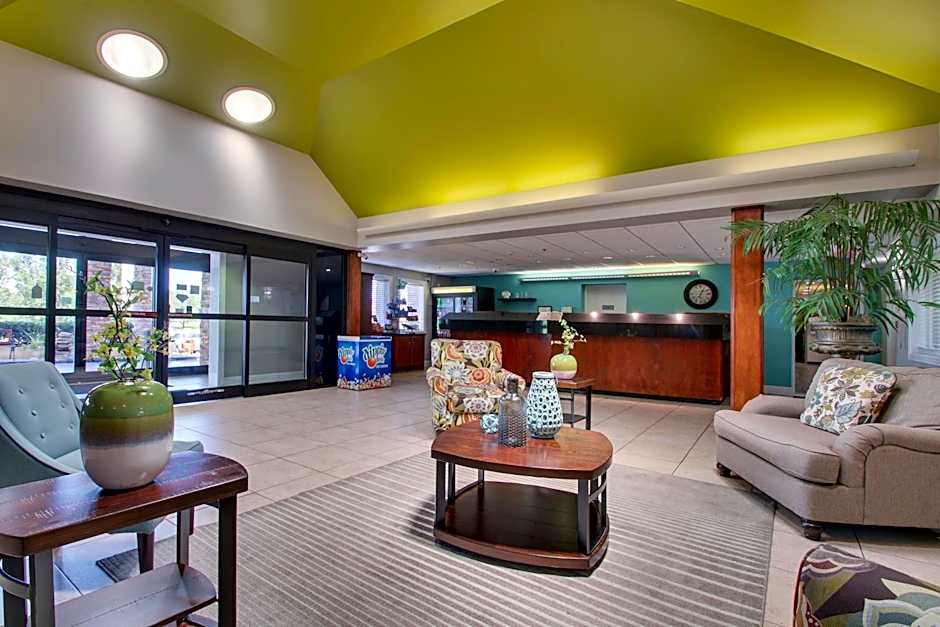 Greenfield Inn & Suites Elizabethtown, KY I65 Exit 94