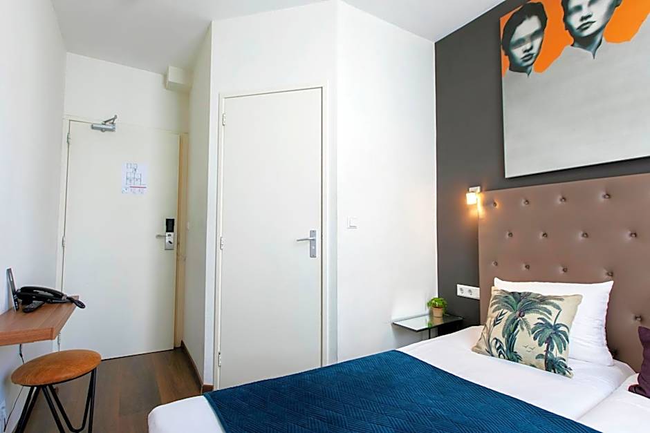 Quentin Golden Bear Hotel