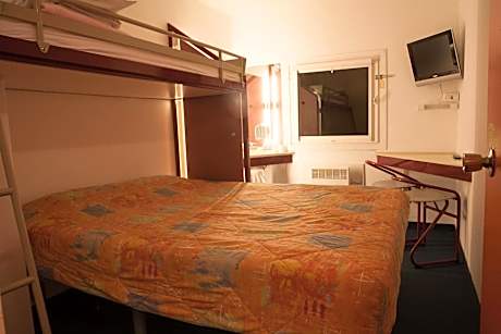 Triple Room with Shared Bathroom
