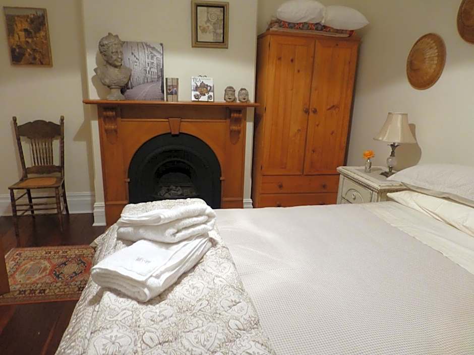 Photo 1 of 6 of Deluxe 1 Queen Bed