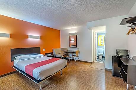 1 Full Bed | Non-Smoking, Micfridge