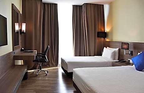 Family Room with King Bed and Single Bed - City View/Non-Smoking