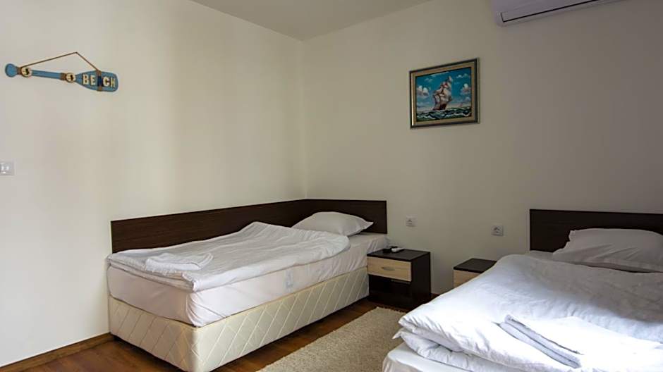 Guest Rooms Old Captain