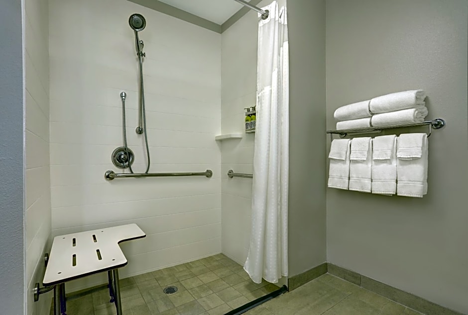 Holiday Inn Express & Suites - Lenexa - Overland Park Area By IHG