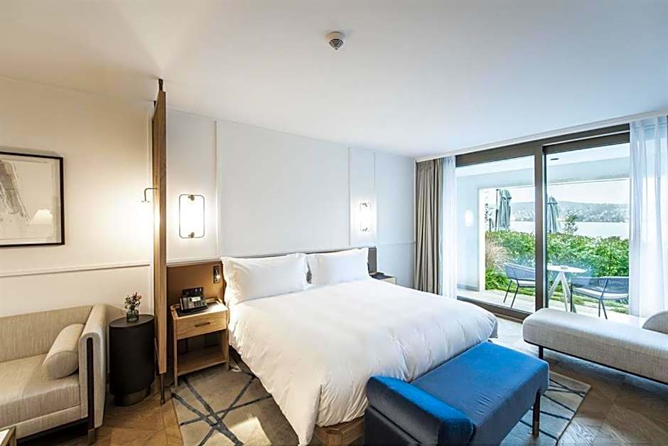 ALEX - Lakefront Lifestyle Hotel & Suites