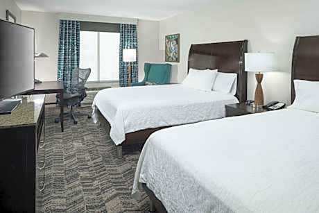 Queen Room with Two Queen Beds - Hearing Access