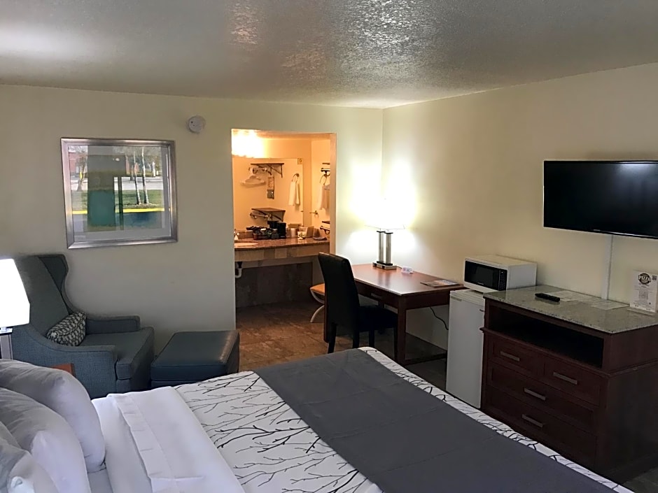 At Home Inn - Fort Pierce