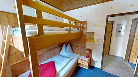 Apartment with Mountain View