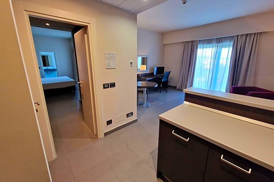 Inn Naples Airport