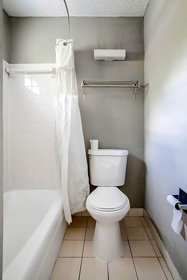 OYO Hotel Mustang Silver Spring FL