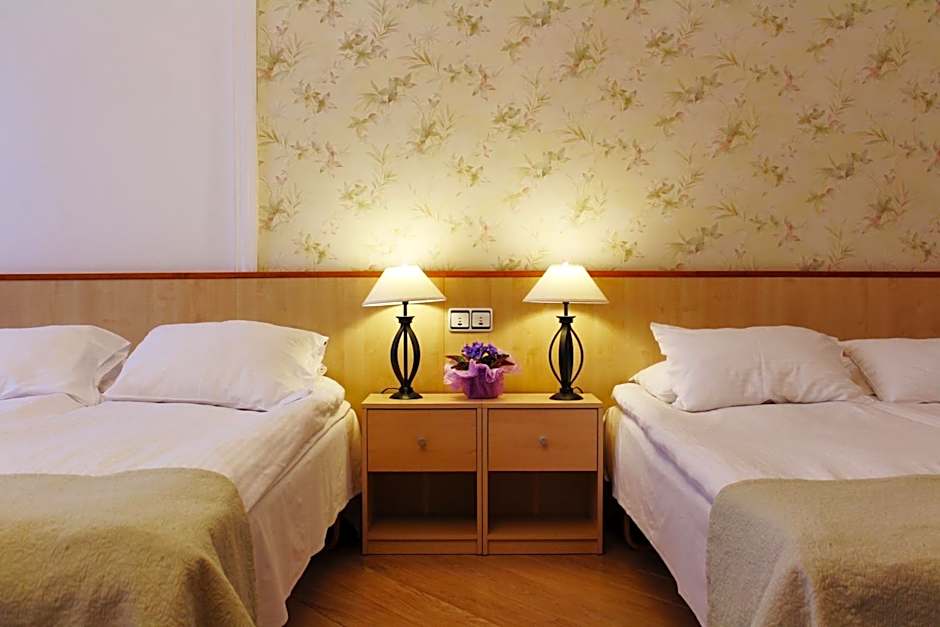 NB hotel with free parking