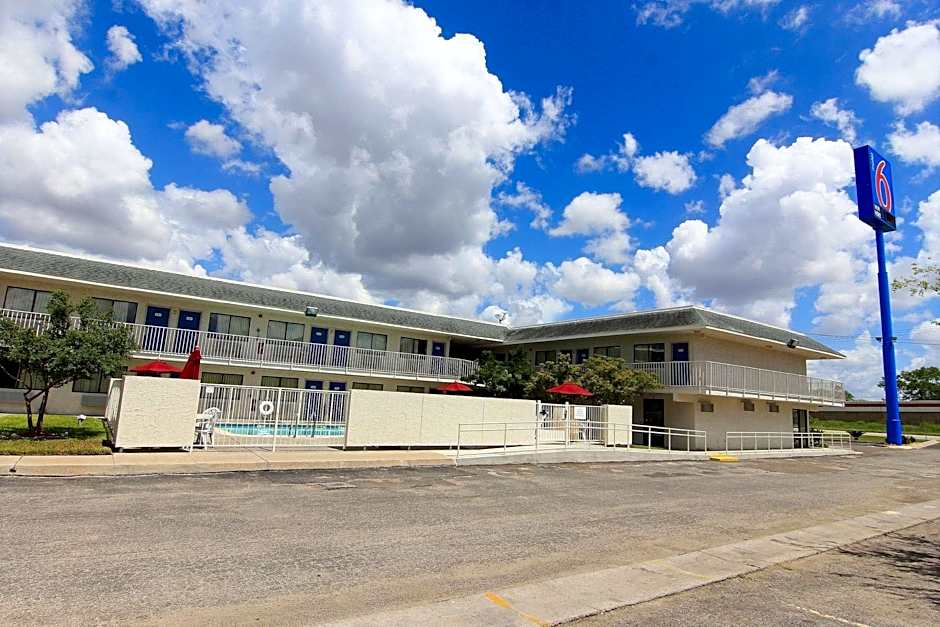Motel 6-Kingsville, TX