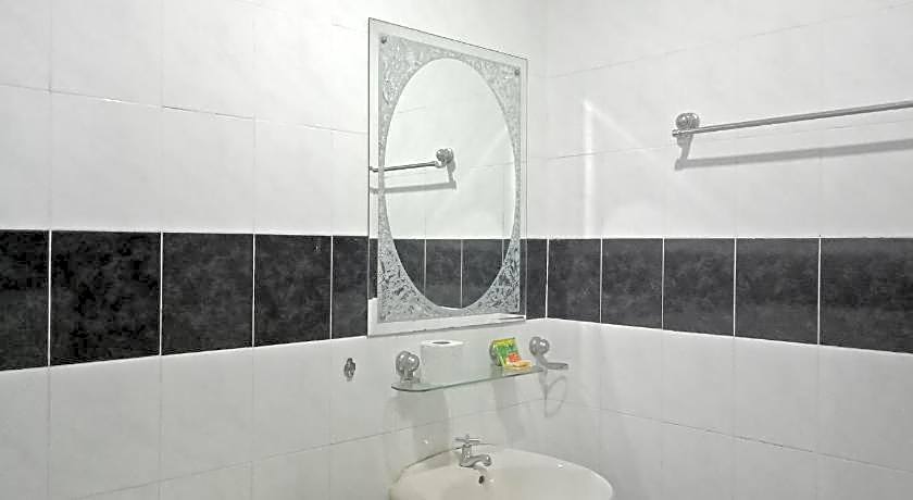 The Upper Deck Hotel