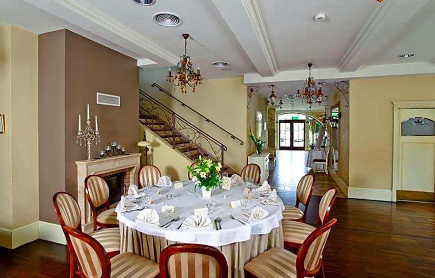 Villa Estera - Hotel & Restauracja