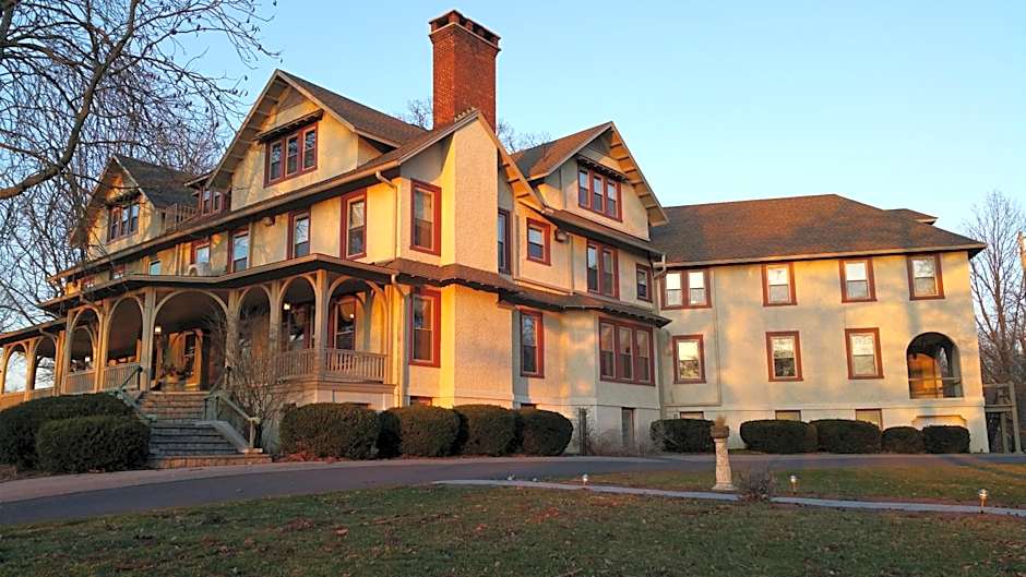 The Inn at Ragged Edge