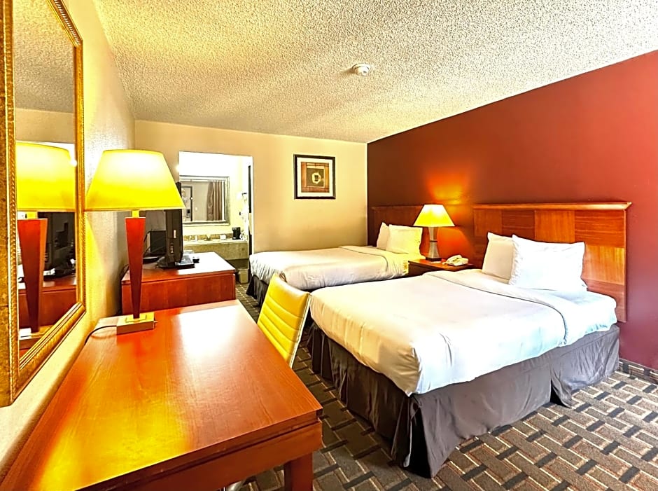 Days Inn & Suites by Wyndham Bossier City