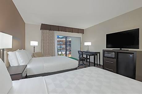 Standard Queen Room with Two Queen Beds and Courtyard View