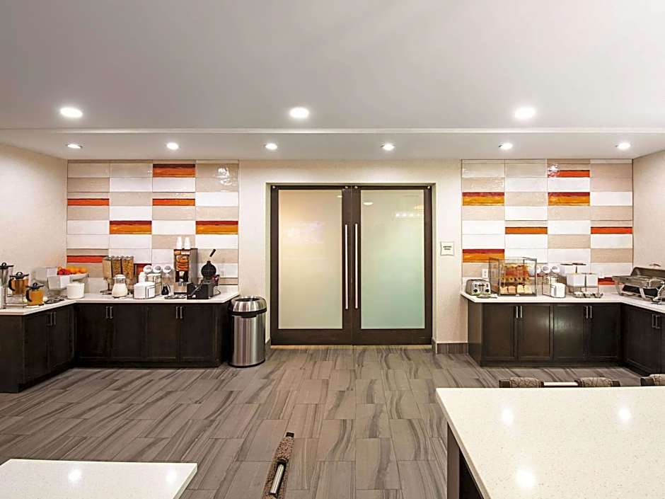 La Quinta Inn & Suites by Wyndham Vancouver Airport