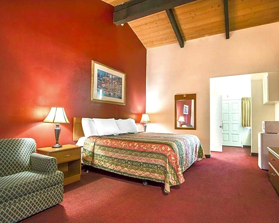 Rodeway Inn Fallbrook Downtown