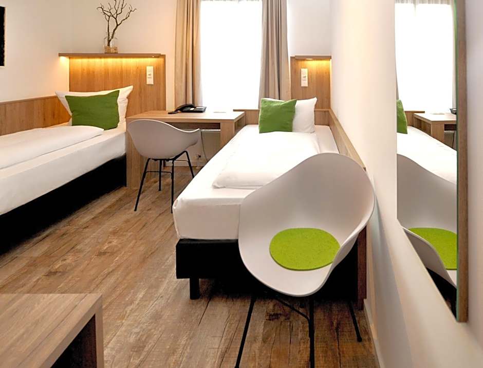 Hotel Perlach Allee by Blattl