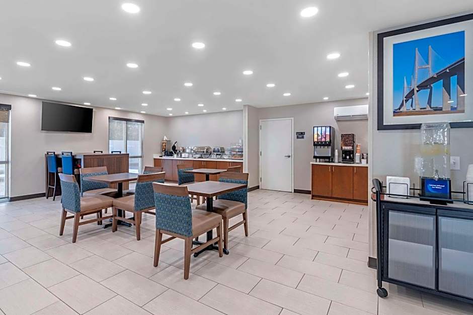 Comfort Inn & Suites Brunswick I-95